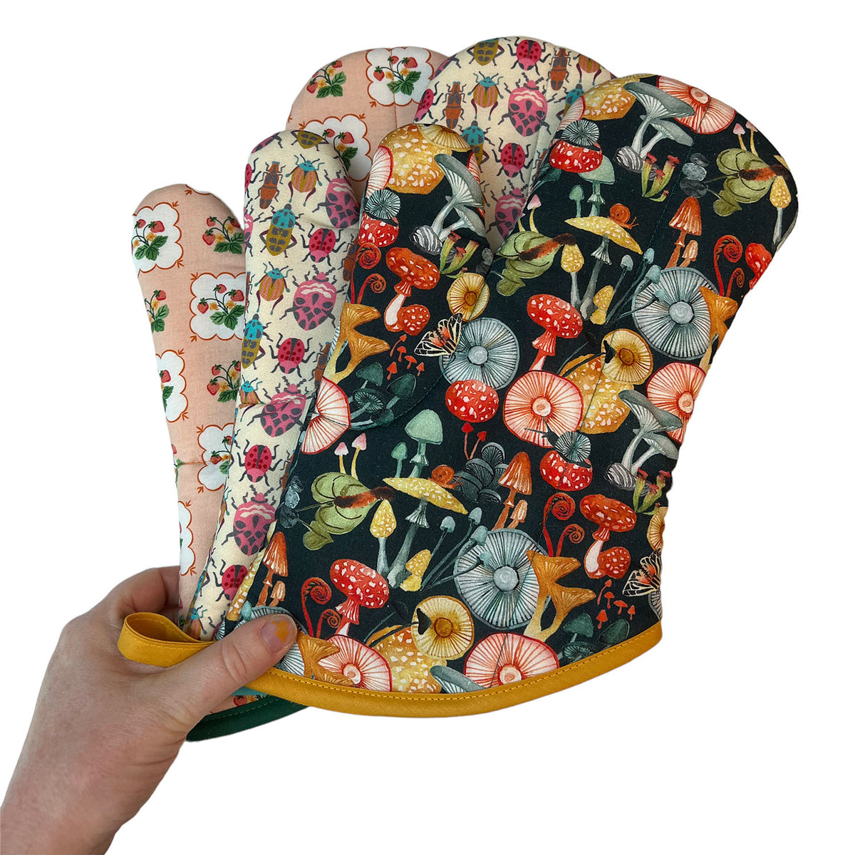 70's Flowers Oven Mitt and Pot Holder Set – Collisionware