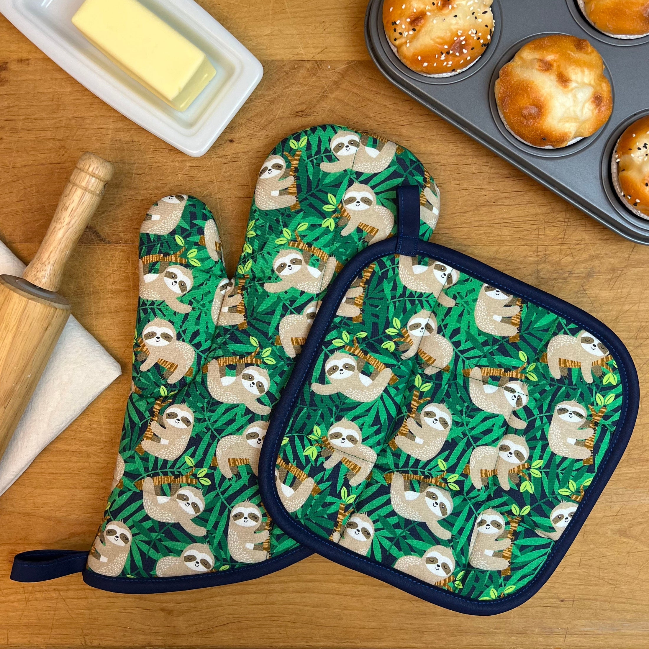 Lazy Day Sloths Mitt Set